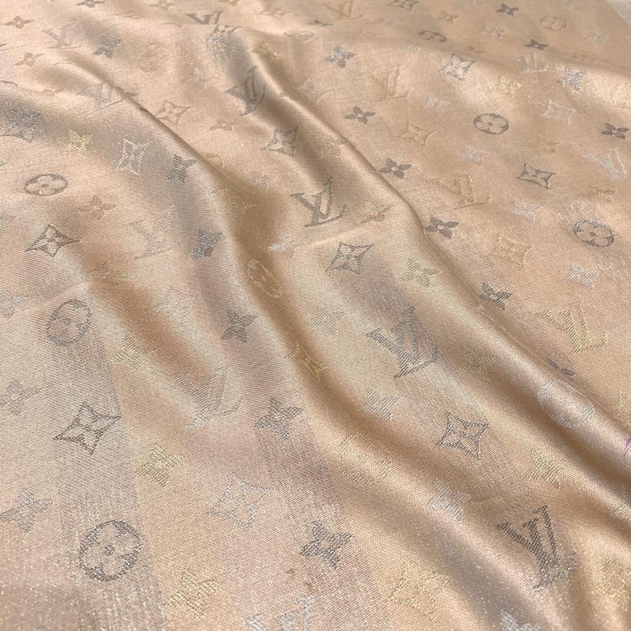 سكارف لوي فيتون مقاس 140*140