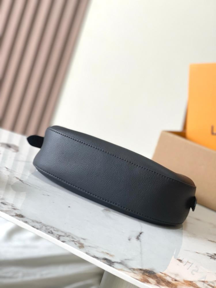 لوي فيتون Low Key Shoulder مقاس 26cm