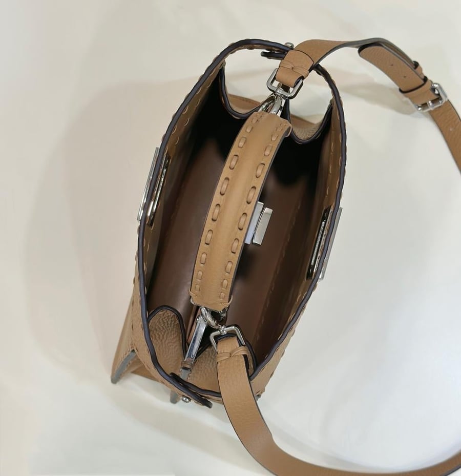 فندي Peekaboo مقاس 27cm