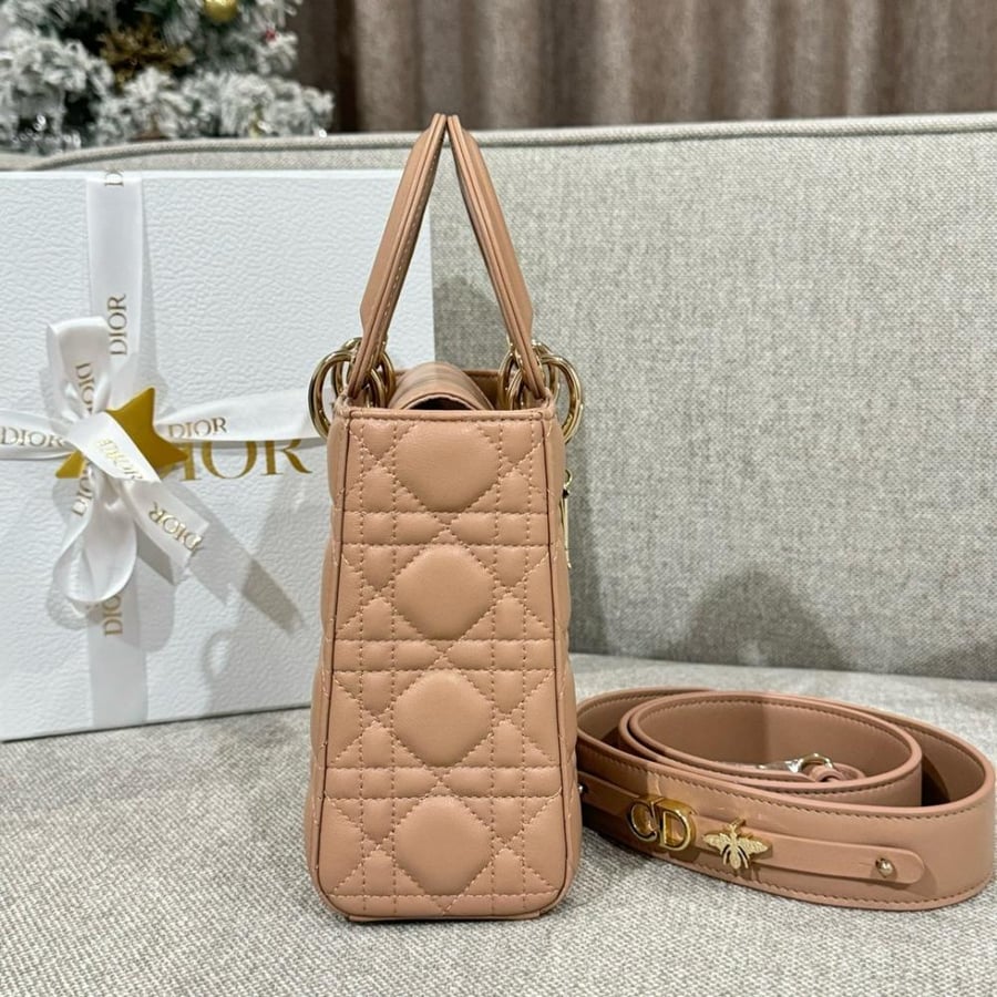 ليدي ديور سمول سايز 20cm