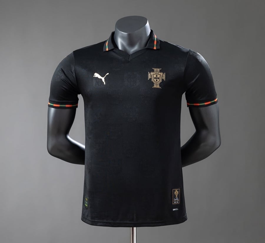 تيشيرت منتخب البرتغال الأسود بتصميم فاخر