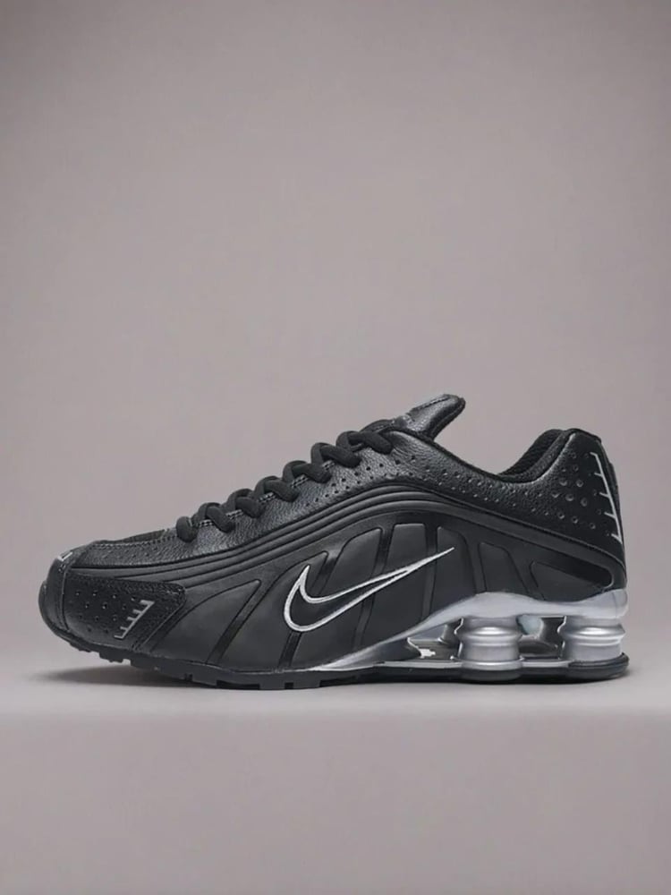 حذاء Nike Shox أسود