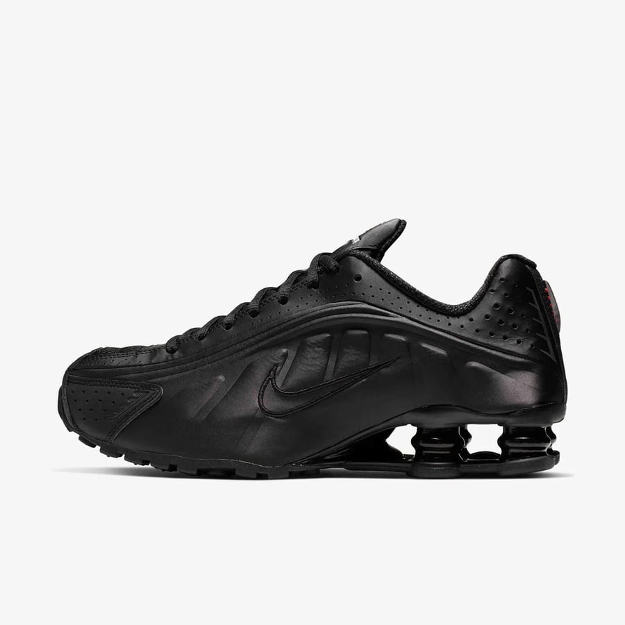 حذاء Nike Shox R4 Triple Black الرجالي بتصميم فاخر وراحة استثنائية