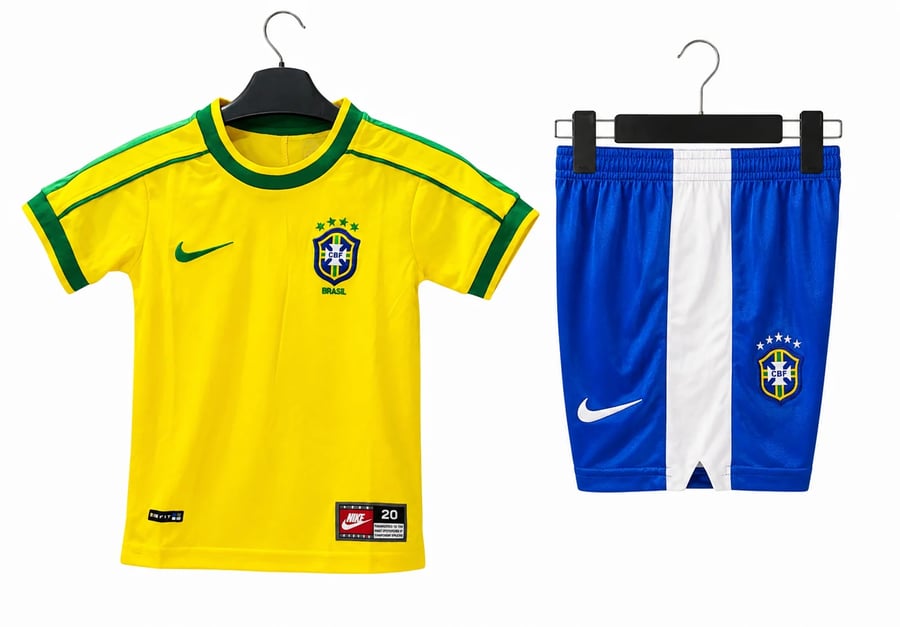 طقم منتخب البرازيل للأطفال