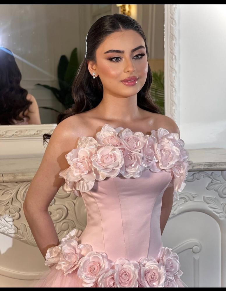 فستان سحر الأنوثة
