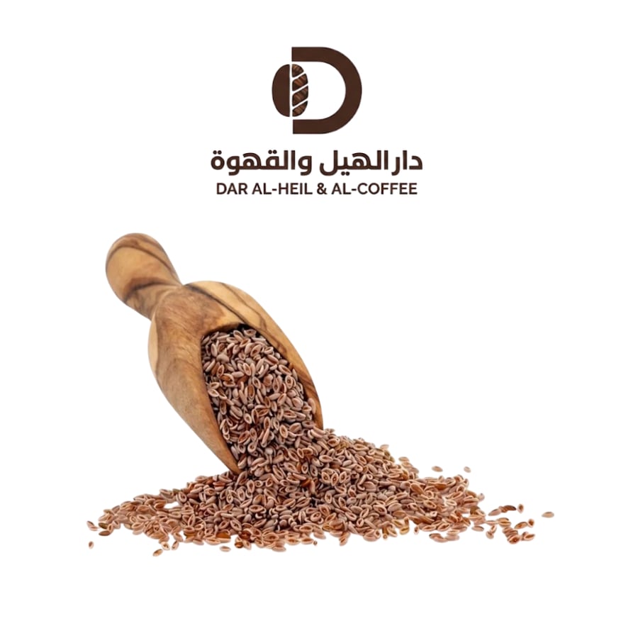 بذور القطونة في ملعقة خشبية