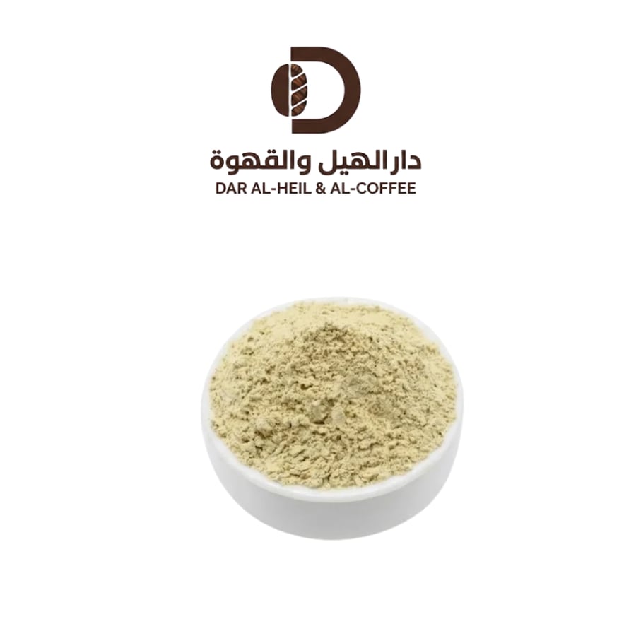 بهارات بيضاء مطحونة في إناء أبيض