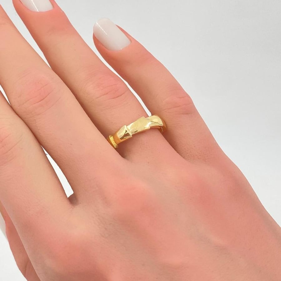اسواره ذهب عيار 18 وزن 6.80 جرام لمسة أنيقة مميزة