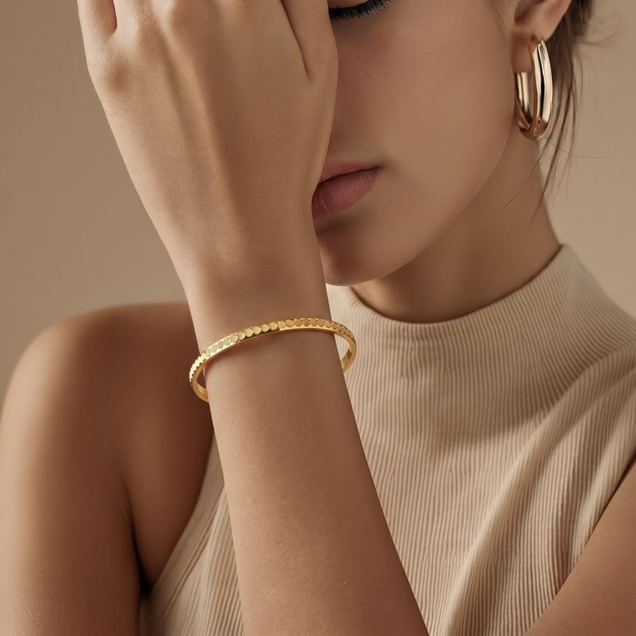 غويشه ذهب عيار 21 الوزن 4.70 جرام
