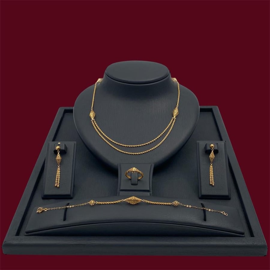 طقم ذهب مبروم عيار 21 وزن 8.96 جم يسحر العيون بجماله