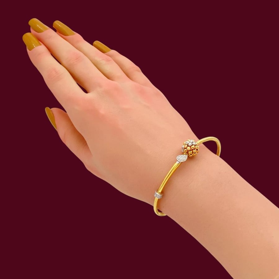 اسواره ذهب عيار 18 الوزن 8.85 جرام