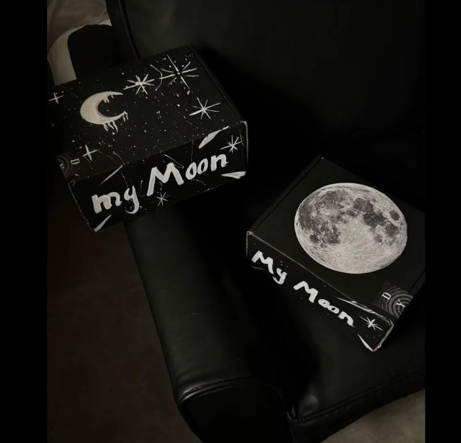 Moon box