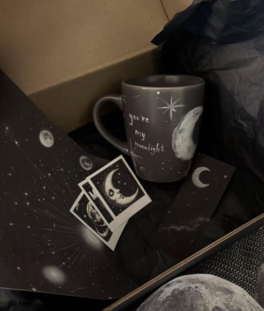Moon box