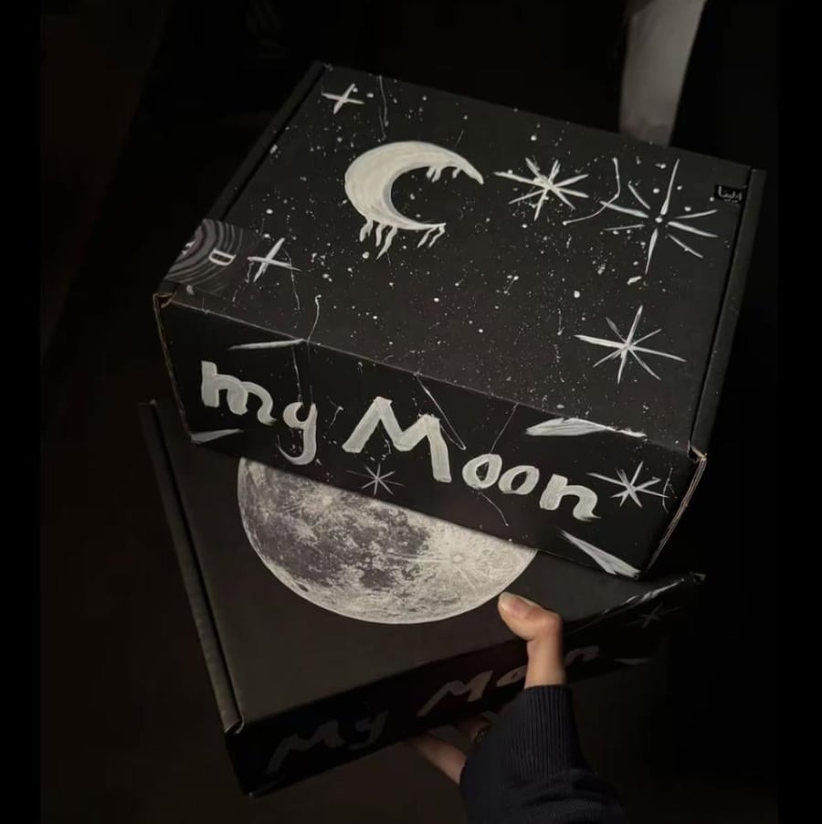 Moon box