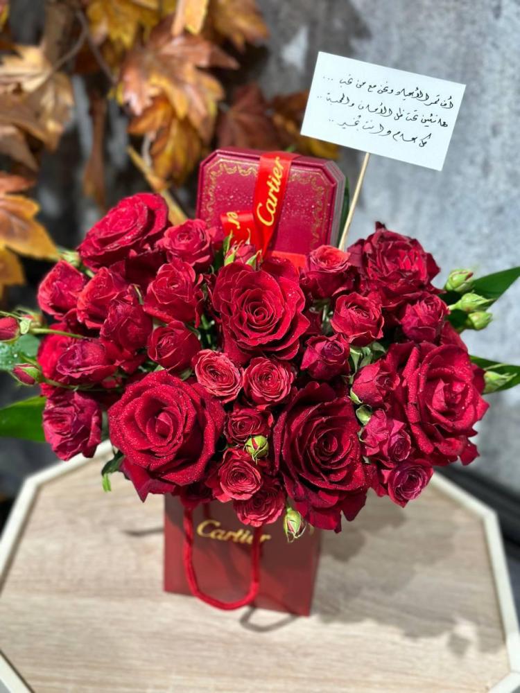 اسورة فخمة رجالي لون فضي وخيط أسود
