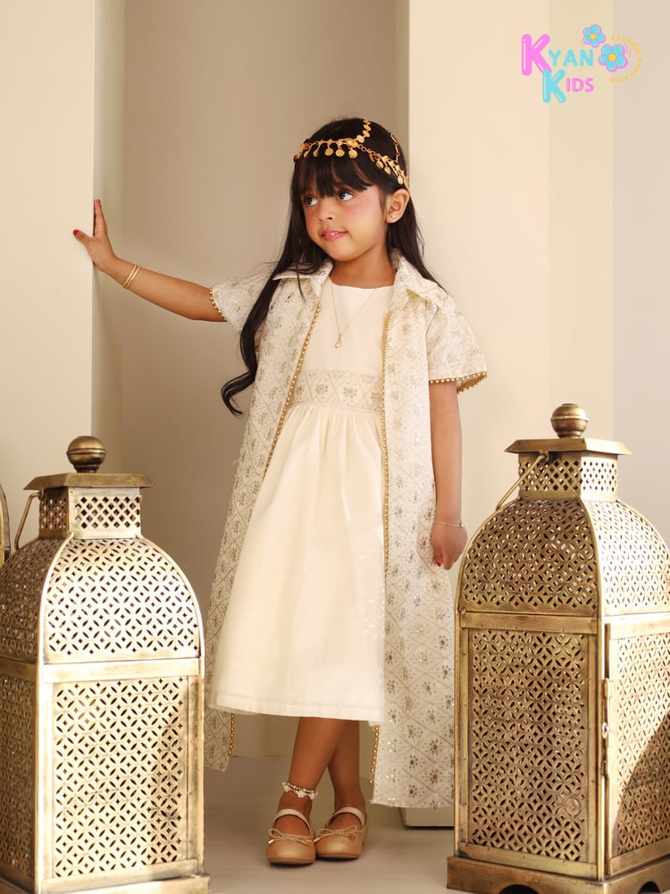 لوك العيد للبنات بجلابية كتان مطرزة من براند كيان كيدز لصباح العيد