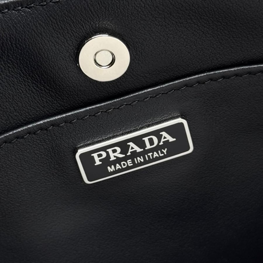 Cleo Shoulder Bag in Leather