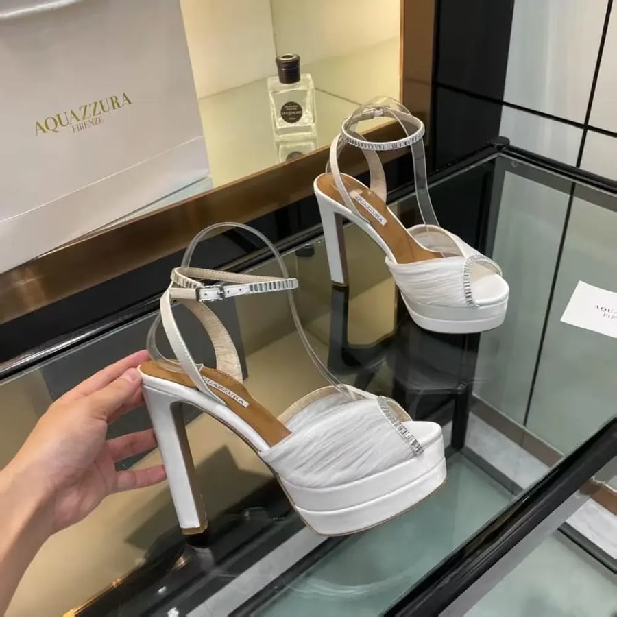 اكوازورا AQUAZZURA