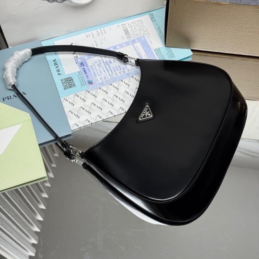 Cleo Shoulder Bag in Leather