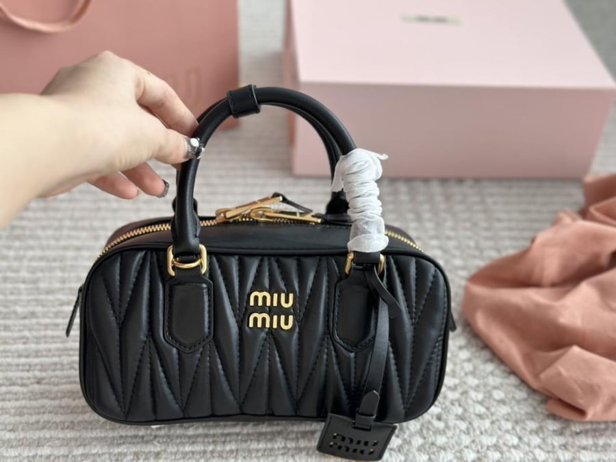 شنطة miumiu