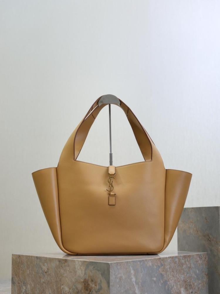 LE 5 À 7 BEA IN GRAINED LEATHER