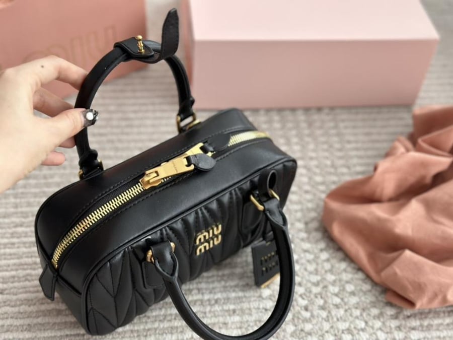 شنطة miumiu