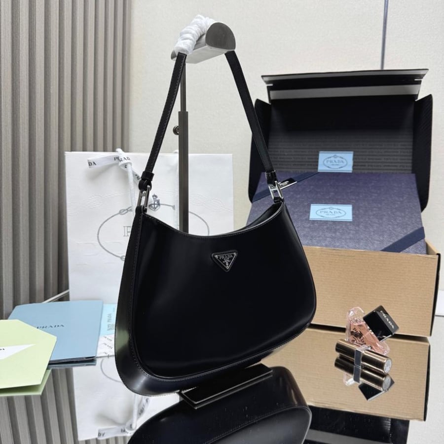 Cleo Shoulder Bag in Leather
