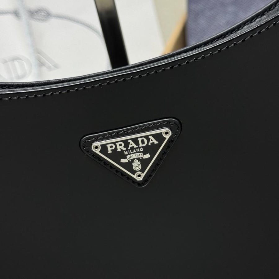 Cleo Shoulder Bag in Leather
