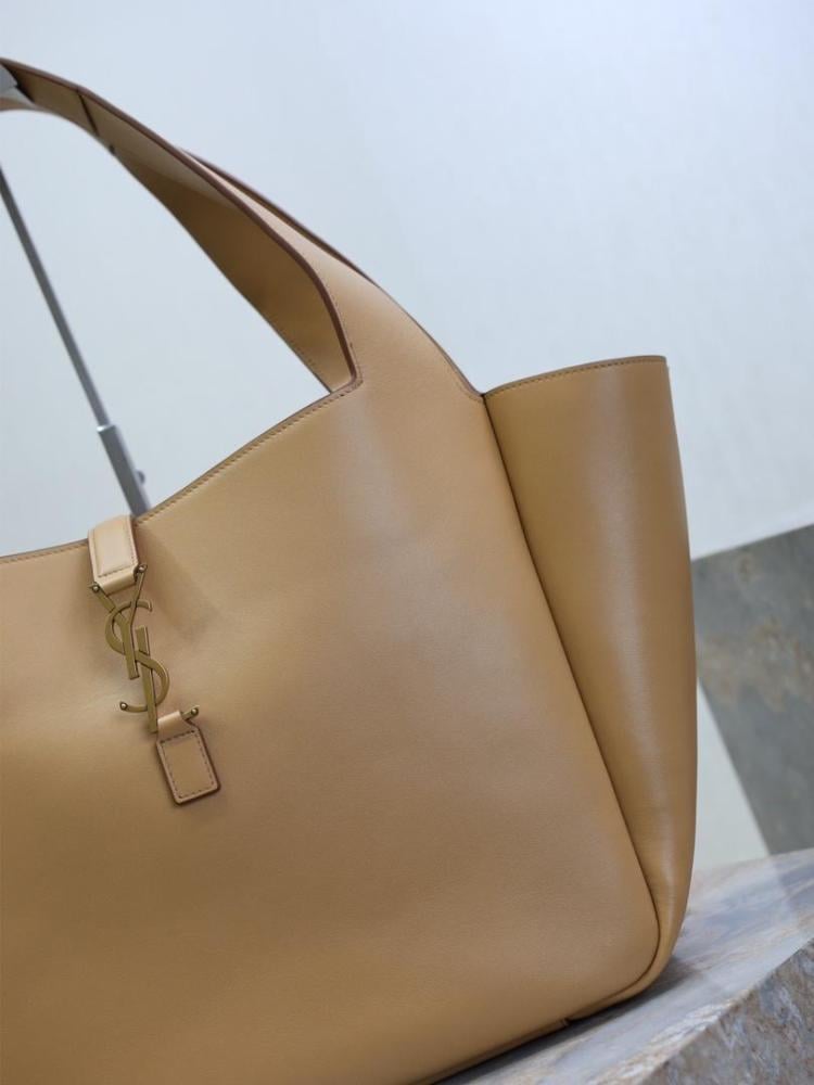 LE 5 À 7 BEA IN GRAINED LEATHER
