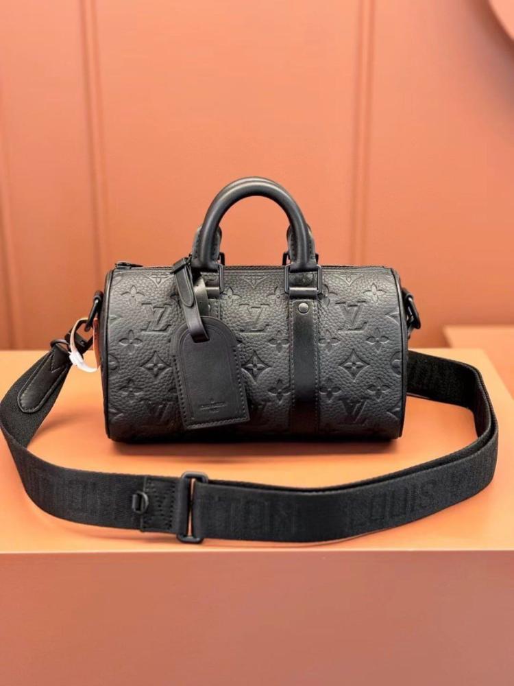 شنطة من ال في LV Bag