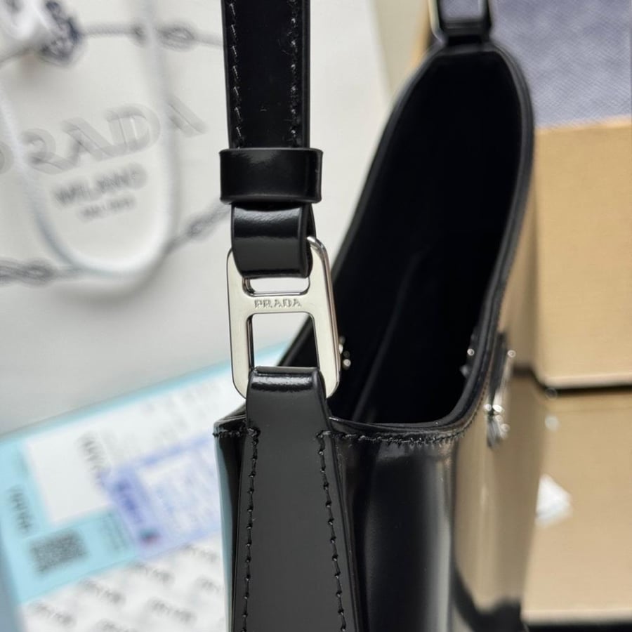 Cleo Shoulder Bag in Leather