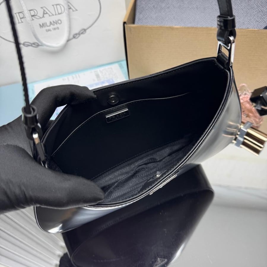 Cleo Shoulder Bag in Leather