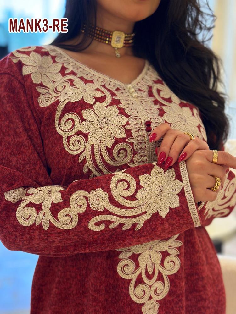 Wool jellabiya with rose embroidery on the chest and sleeves