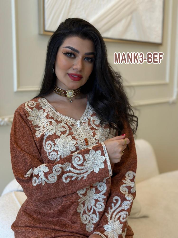 Wool jellabiya with rose embroidery on the chest and sleeves