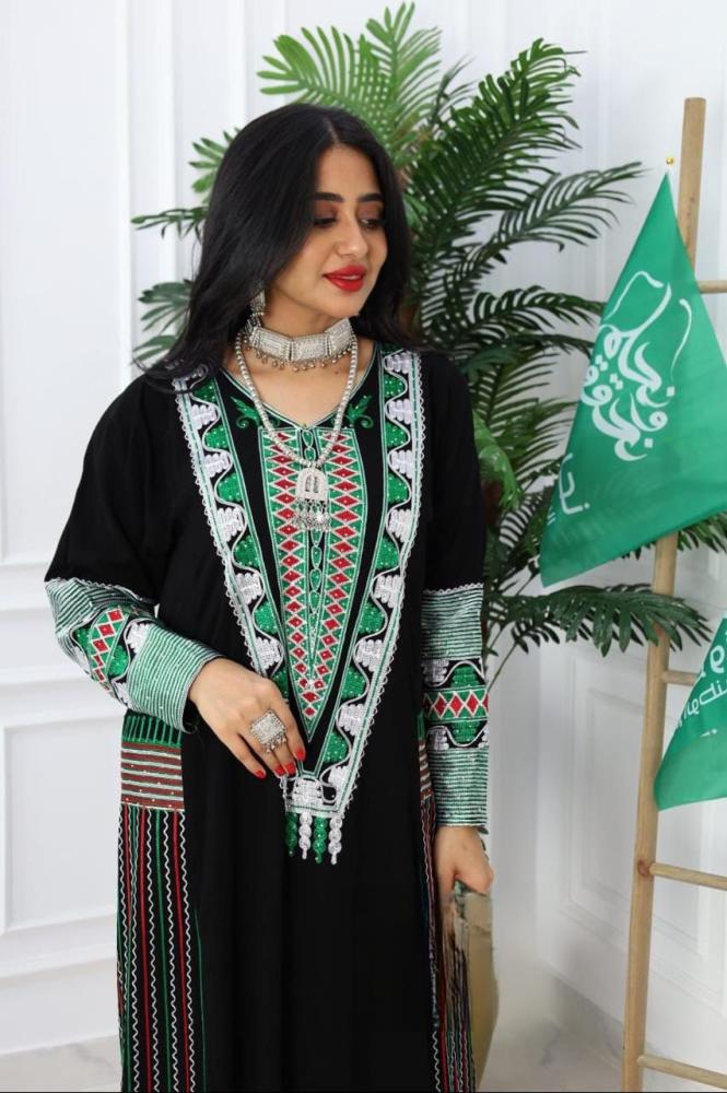 مخمل بتطريز اخضر