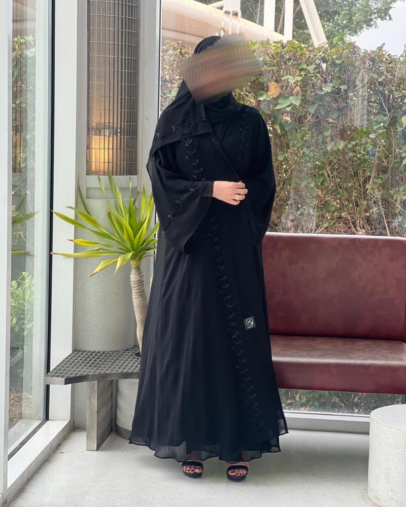 عبايا عمليه صيفيه غير شفافه مناسبه لفصل الصيف