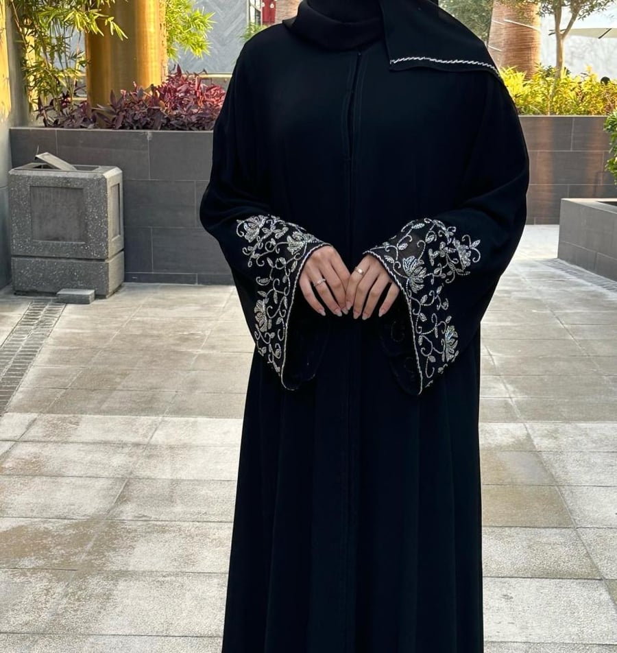 عبايا عمليه صيفيه غير شفافه مناسبه لفصل الصيف