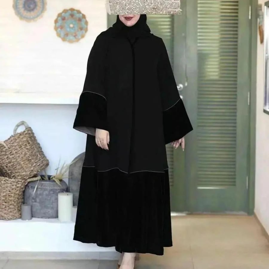 عبايا مخمل شتوي مع كريب ملكي