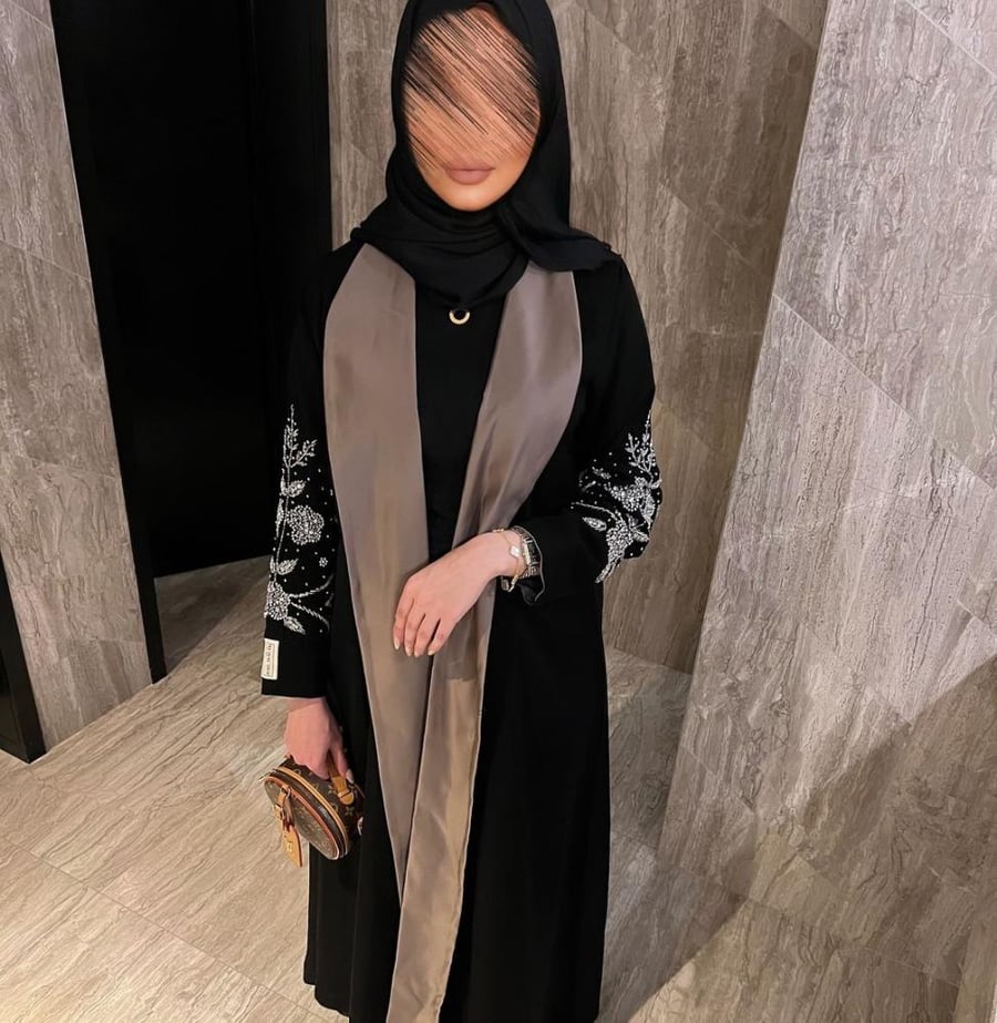 Practical abaya with beads