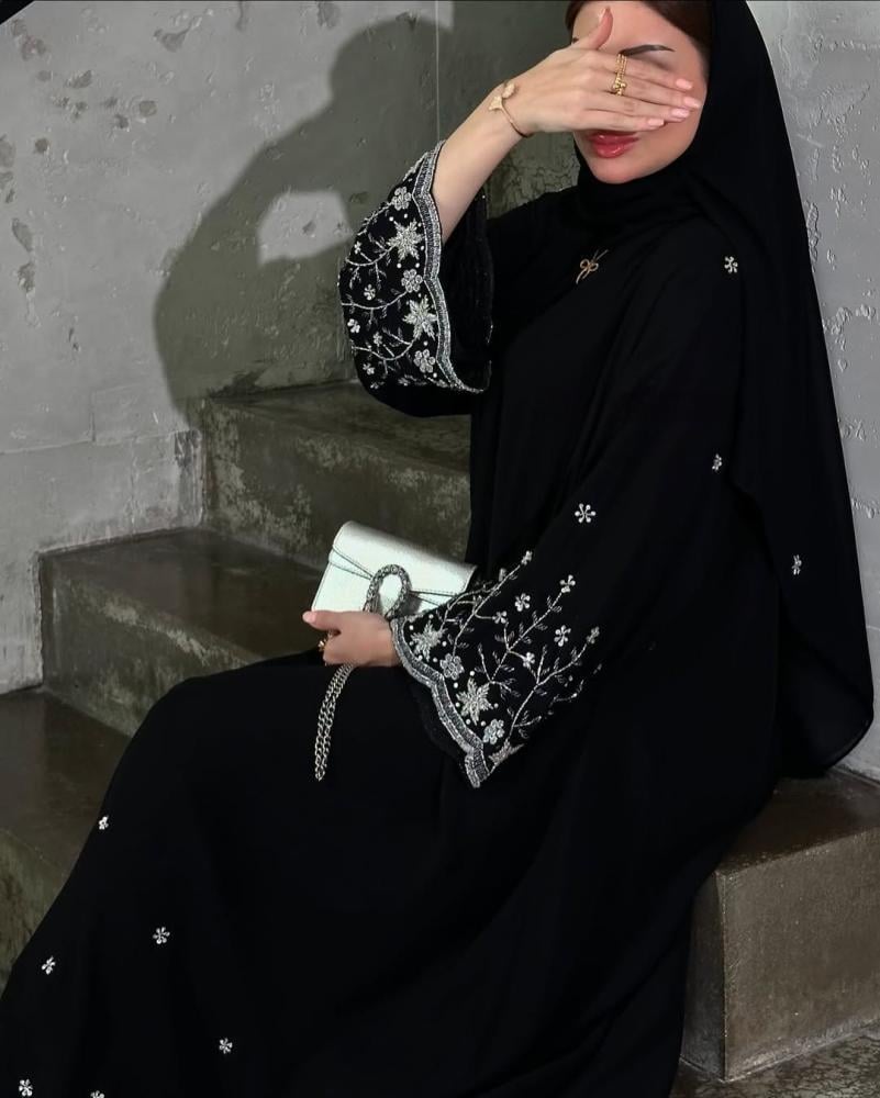 Noura abaya