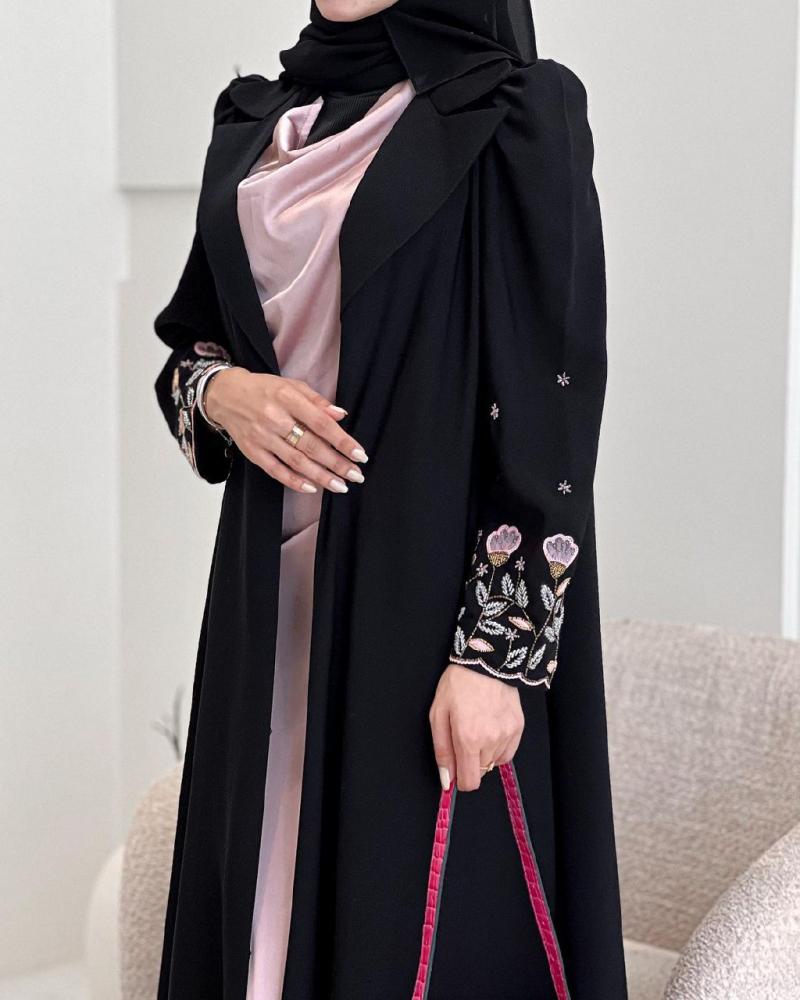 Noura abaya