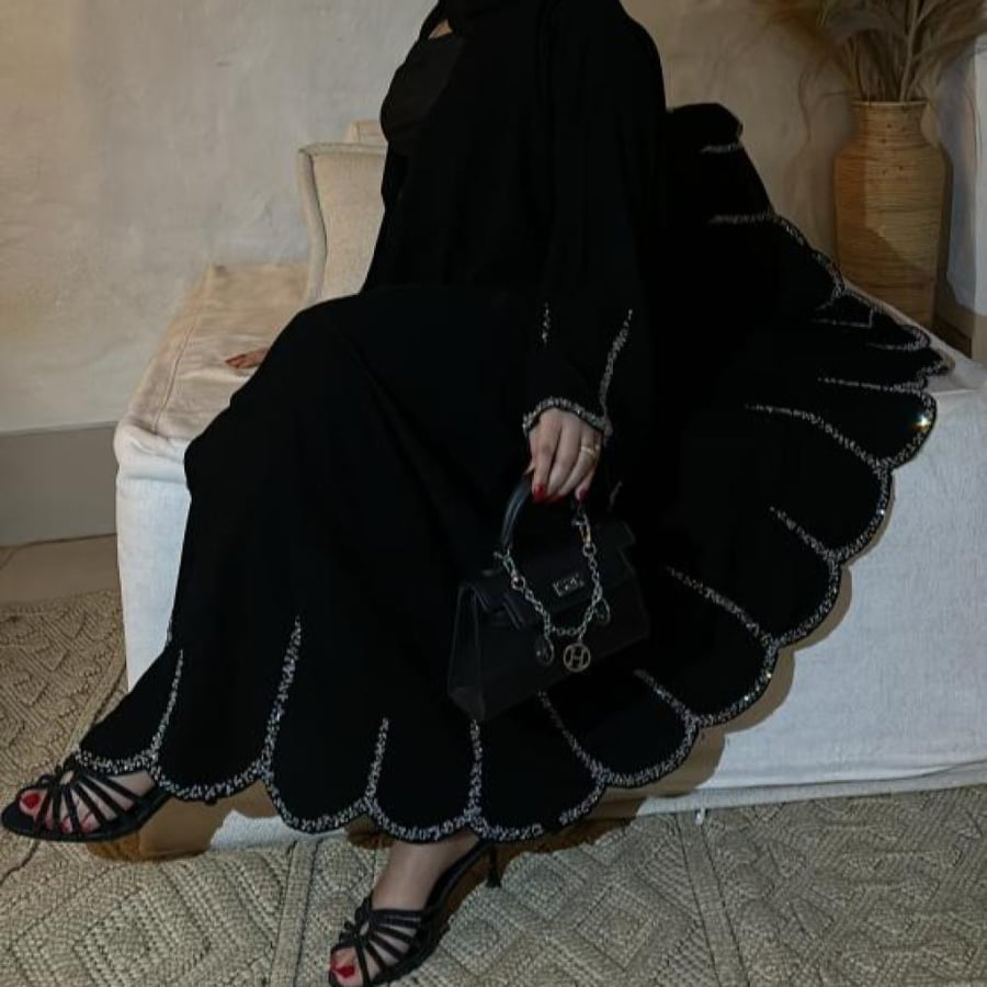 عباية مناسبات عليها طلب