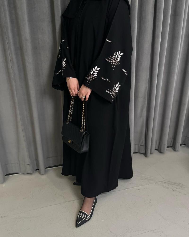 The distinguished abaya 7844