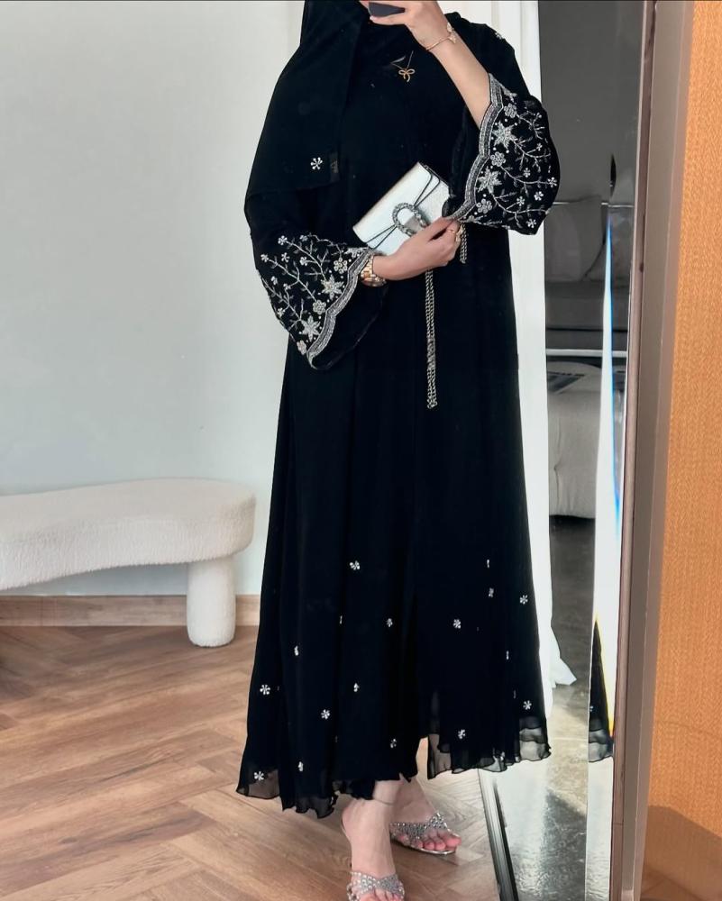 Noura abaya