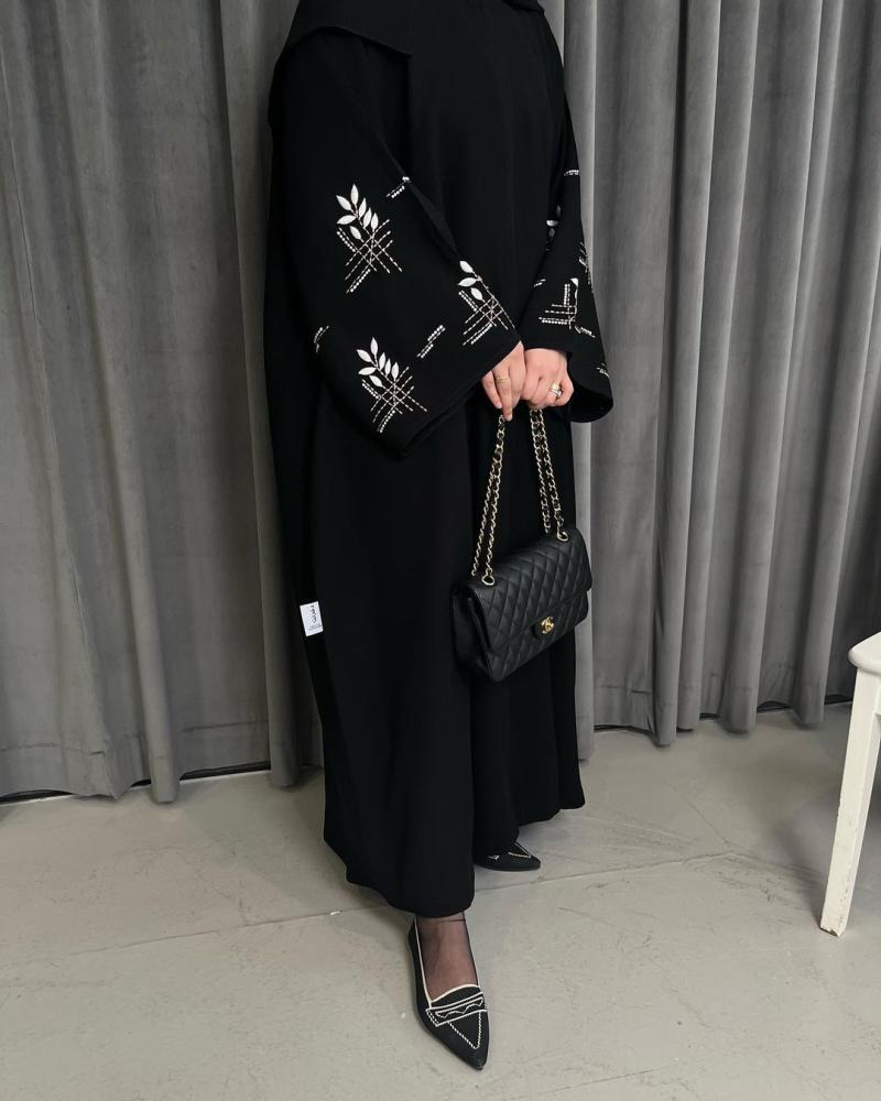 The distinguished abaya 7844
