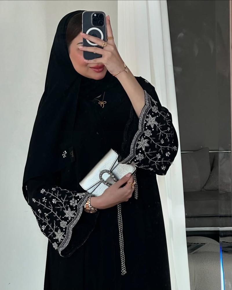 Noura abaya