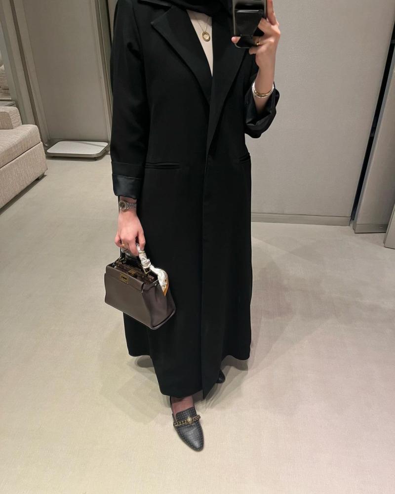 An appropriate abaya for work.
