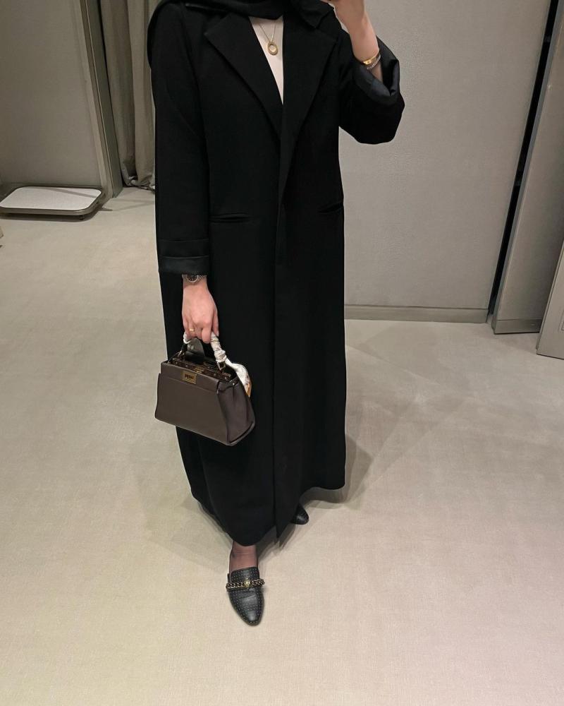 An appropriate abaya for work.