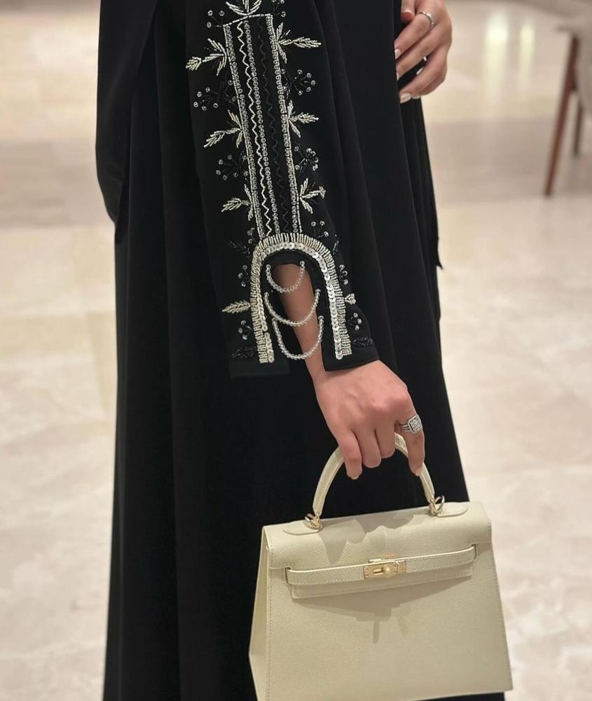 عبايا صيفيه عمليه