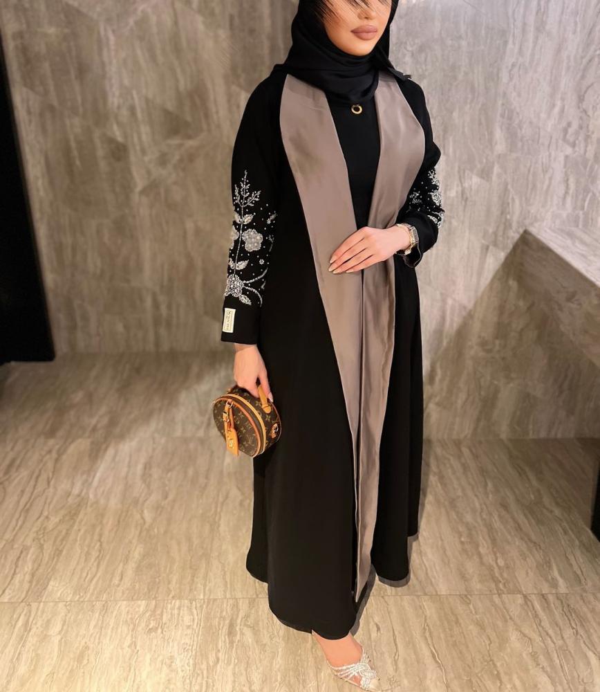 Practical abaya with beads